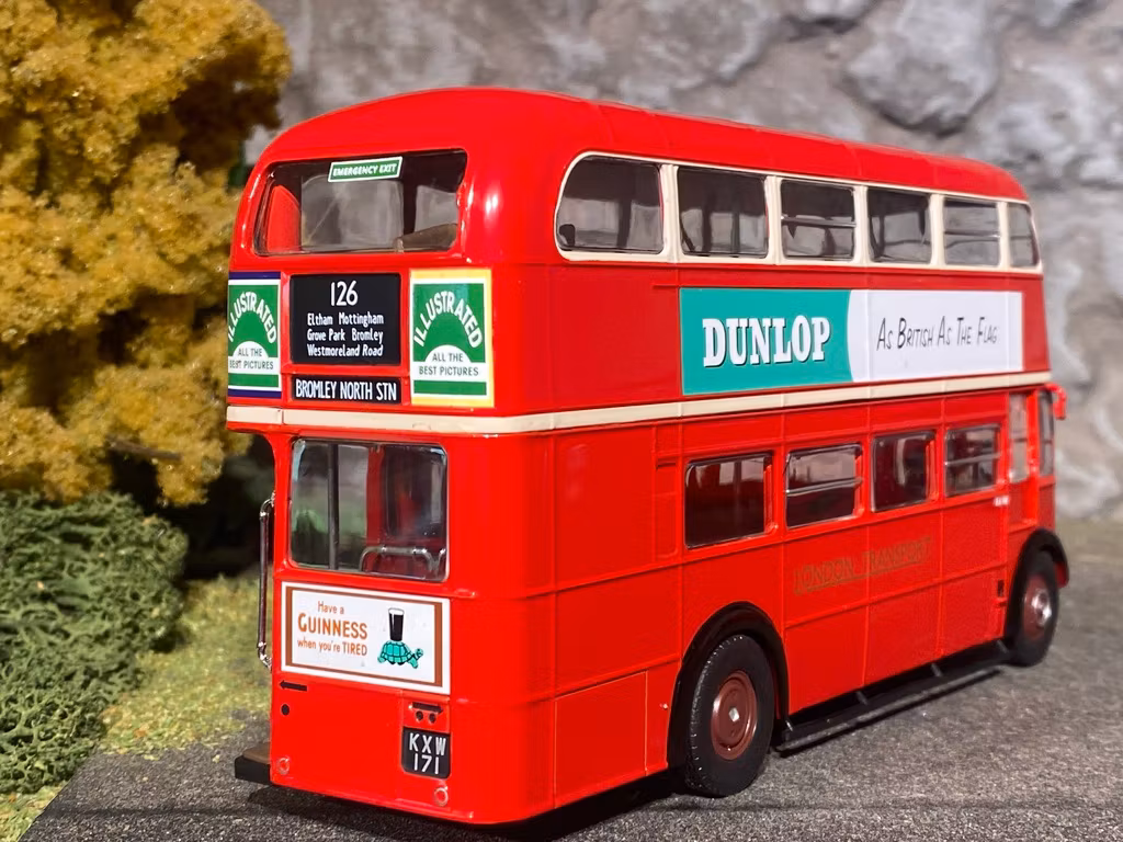 Skala 1/43 Londonbuss, Dubbeldeckare,  AEC Regent III RT 1939 fr IXO Models