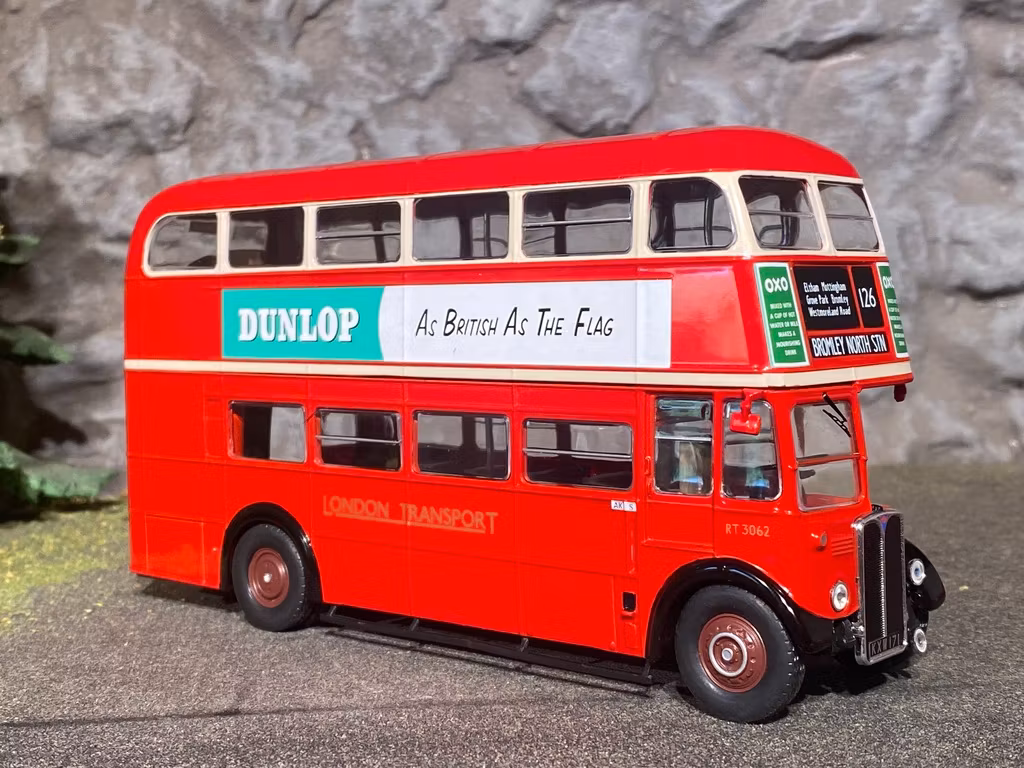 Skala 1/43 Londonbuss, Dubbeldeckare,  AEC Regent III RT 1939 fr IXO Models
