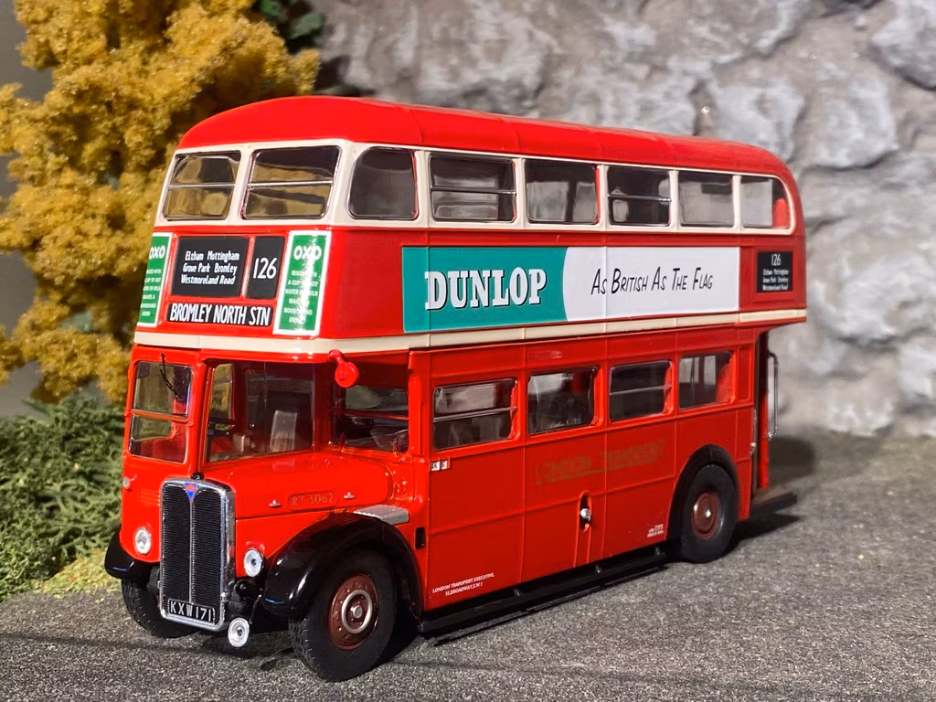 Skala 1/43 Londonbuss, Dubbeldeckare,  AEC Regent III RT 1939 fr IXO Models