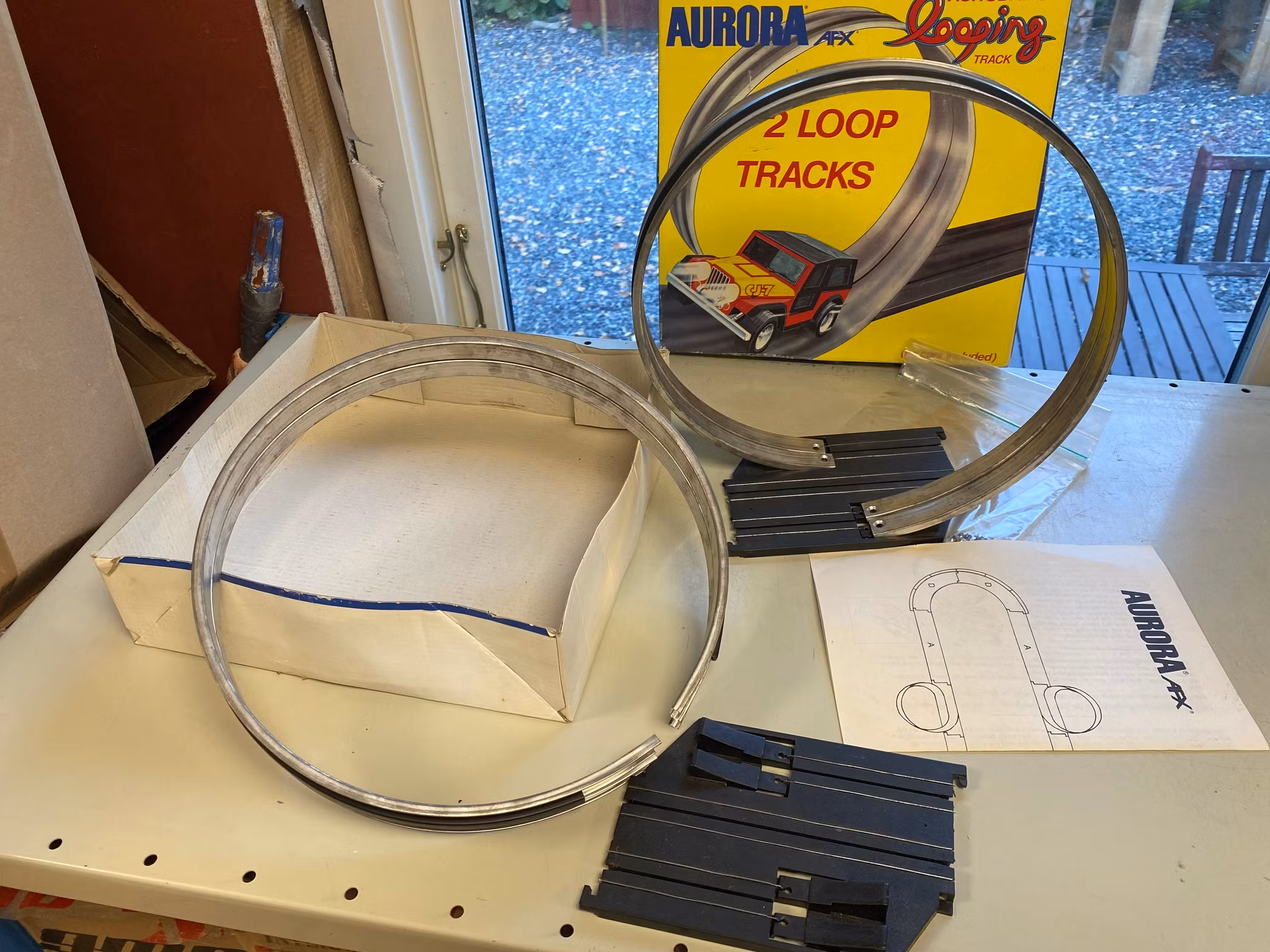 Till Bilbana: Aurora AFX Acrobatic Looping Track -  2 loopar (1 per spår)