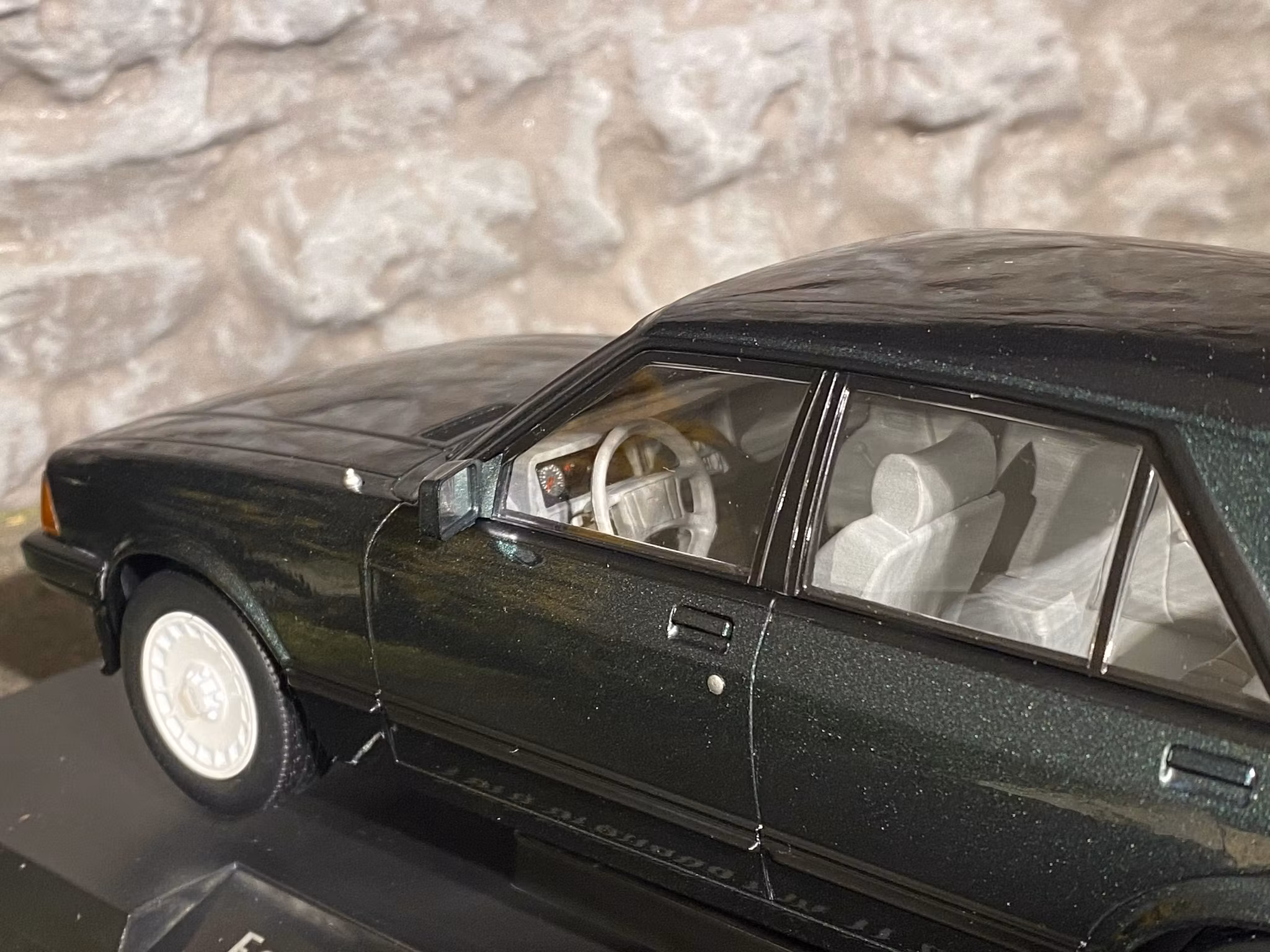 Skala 1/18 Ford Granada Mk II 2,8 Injection, Mörkgrön met. fr MCG / Model Car Group