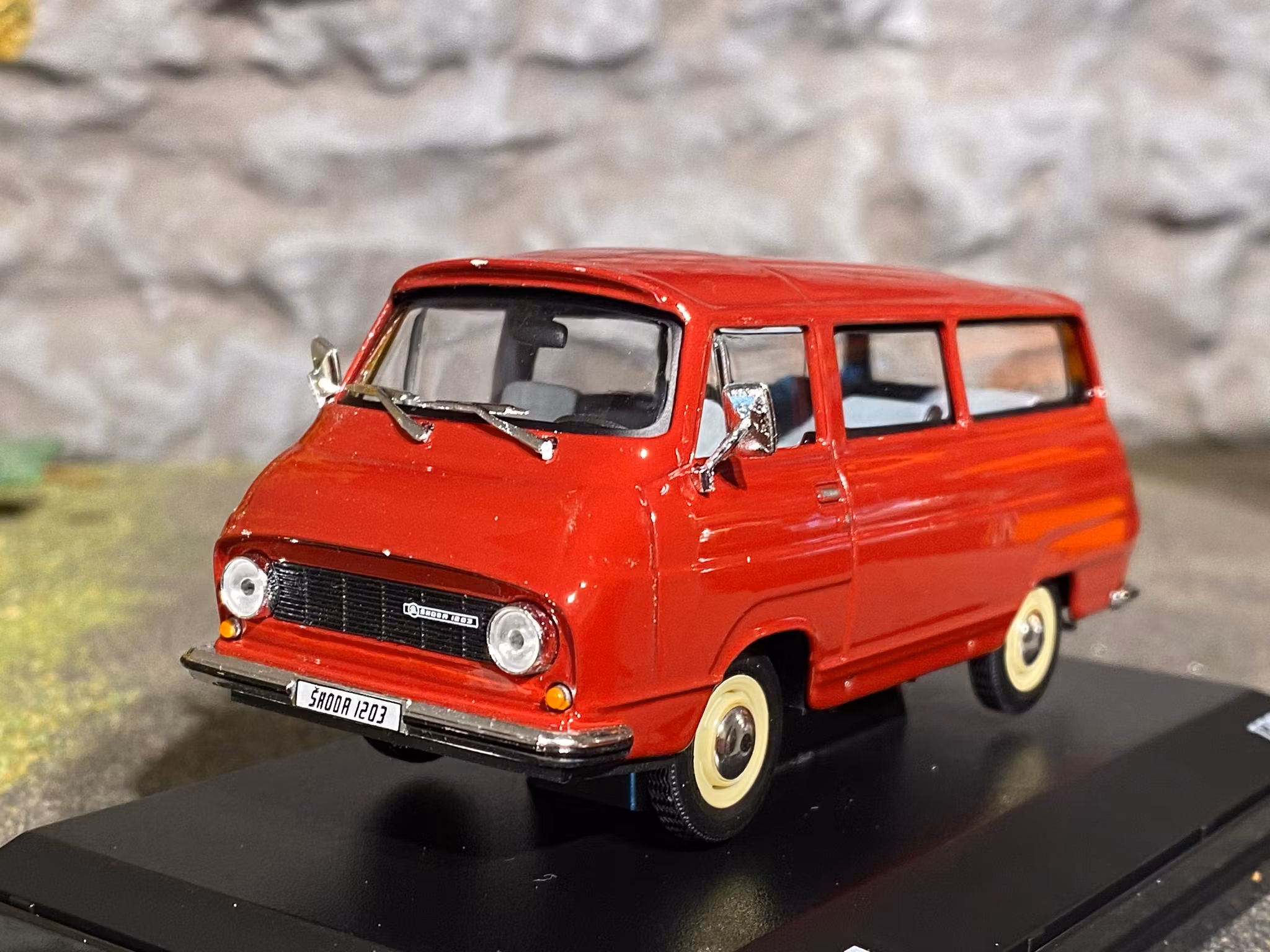 Skala 1/43 Škoda Microbuss 1203, fr Abrex