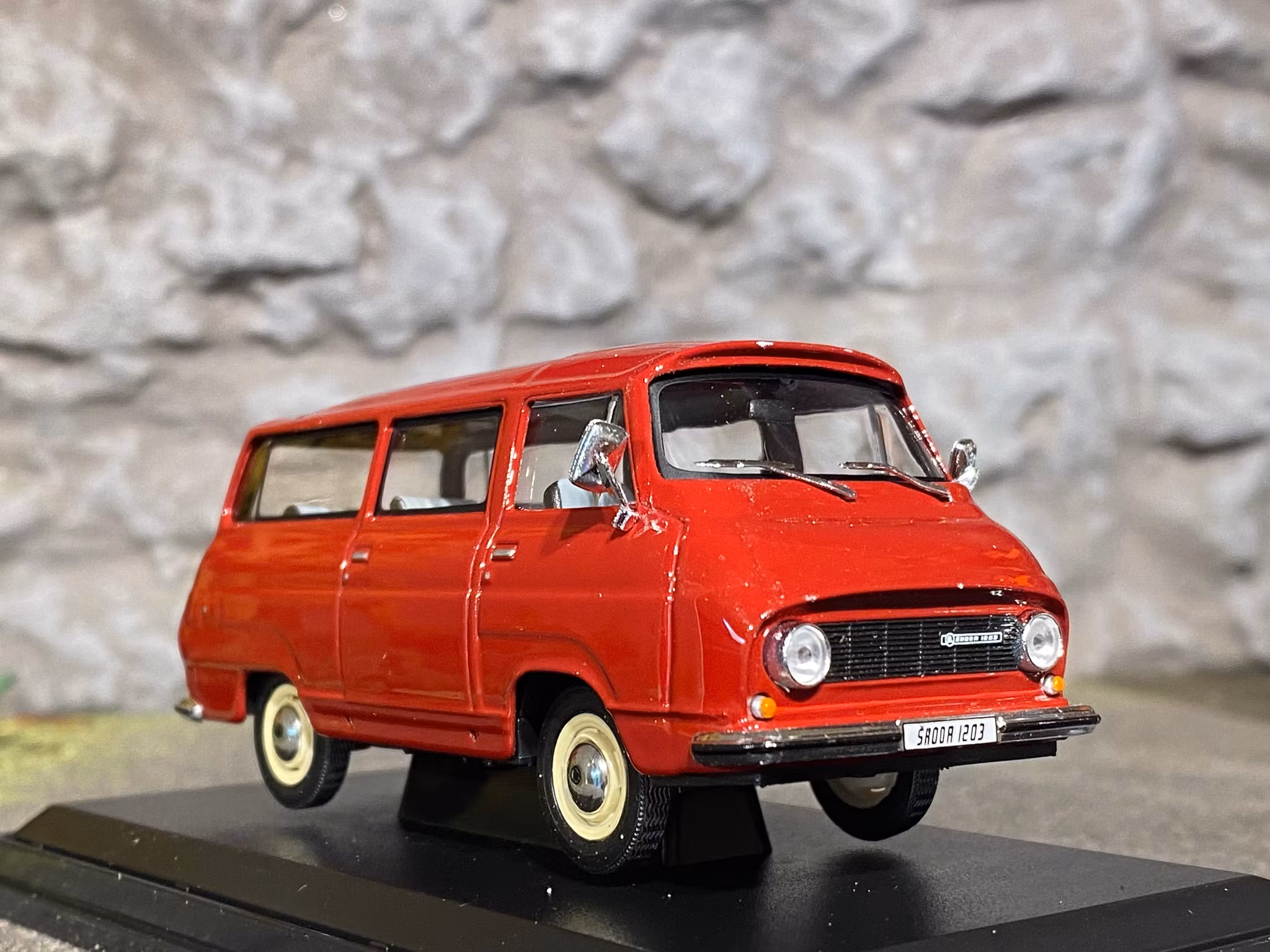 Skala 1/43 Škoda Microbuss 1203, fr Abrex
