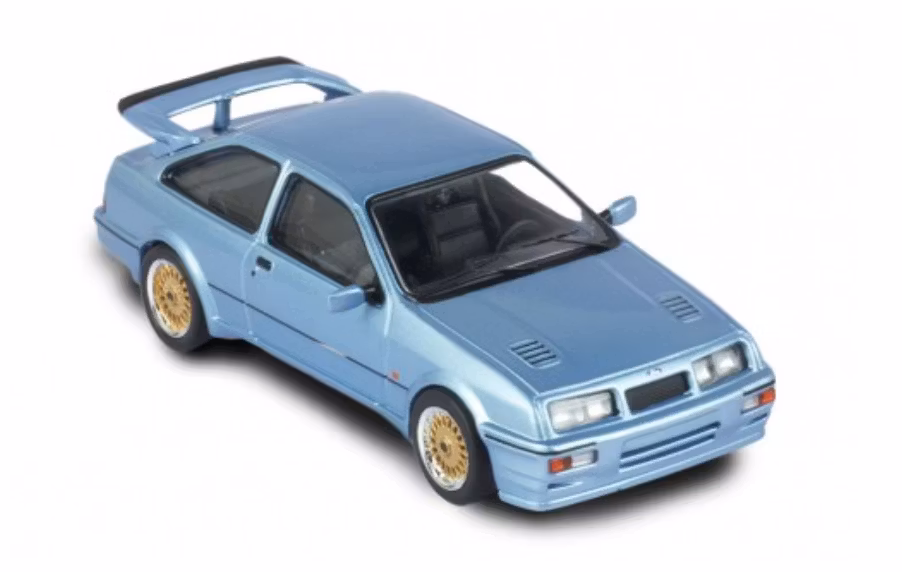 Skala 1/43 FORD SIERRA RS COSWORTH 1987 Ljusblå/grå metallic fr IXO Models