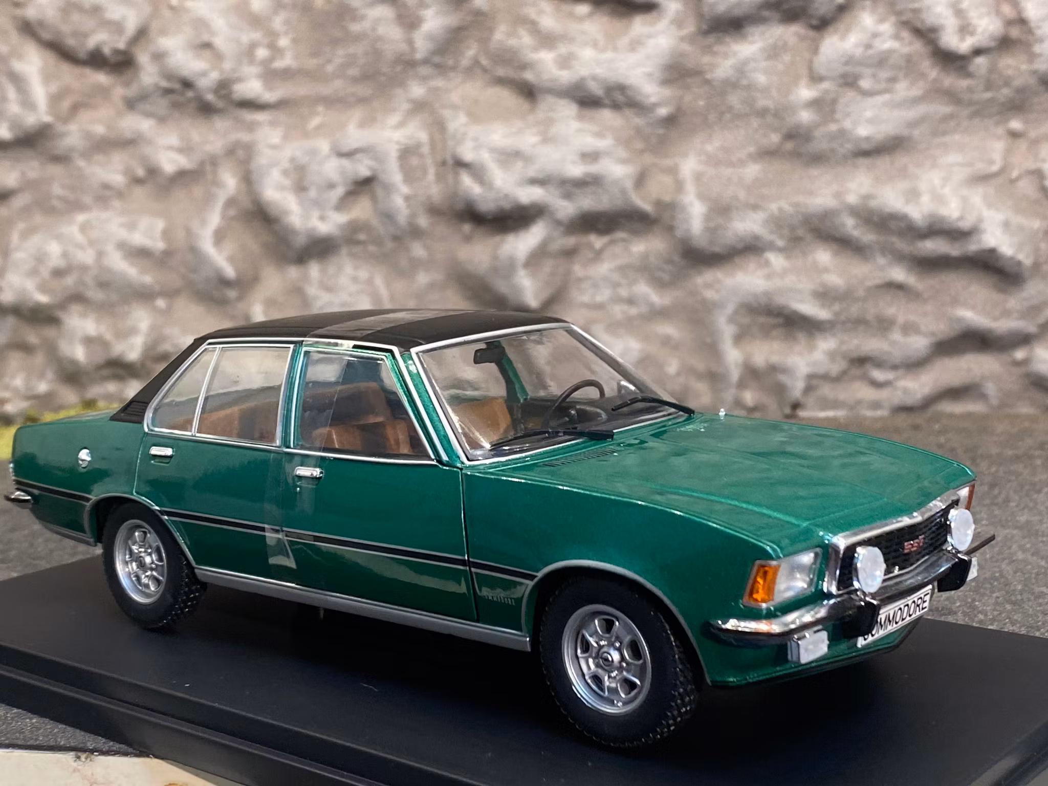 Skala 1/24 Opel Commodore B GS/E från WhiteBox