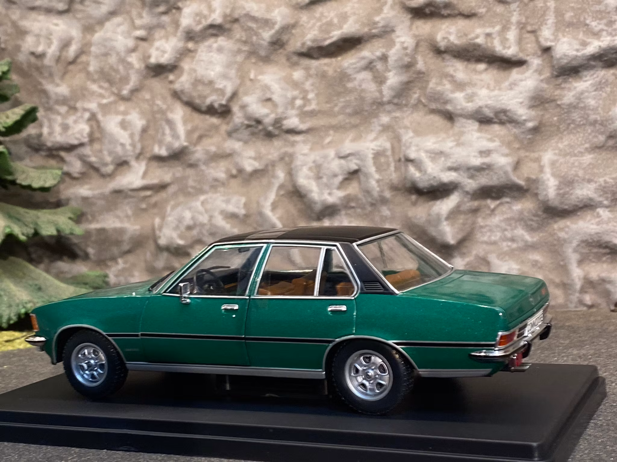 Skala 1/24 Opel Commodore B GS/E från WhiteBox