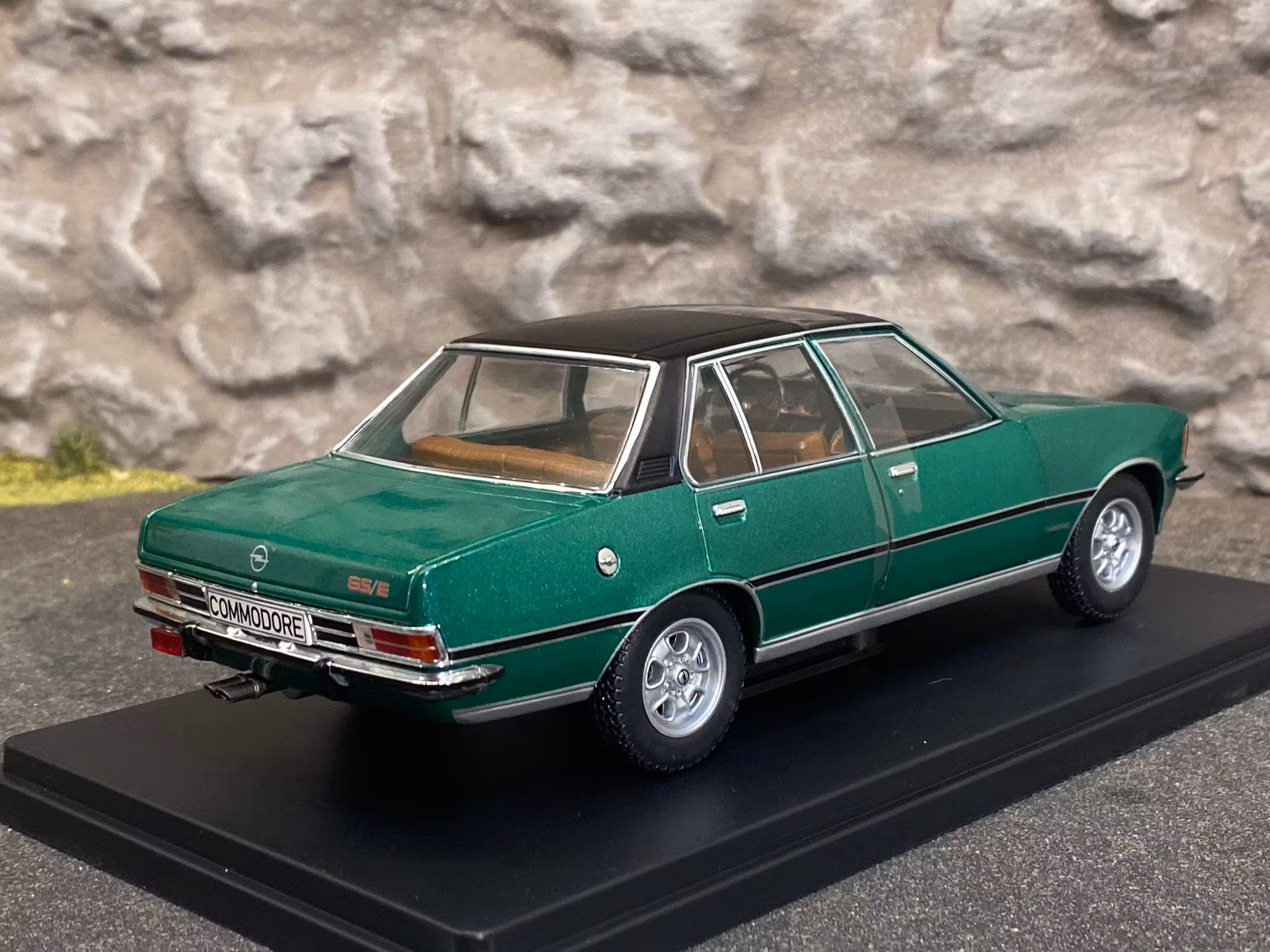 Skala 1/24 Opel Commodore B GS/E från WhiteBox