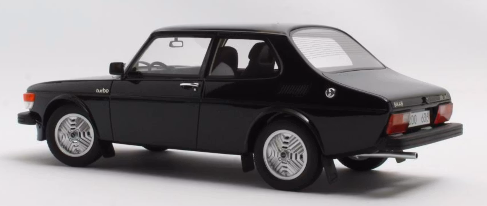 Skala 1/18 Otroligt fin Saab 99 TURBO 77' Svart från CULT Scale Models