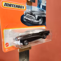 Skala 1/64 Matchbox - Buick Skylark Convertible 1953