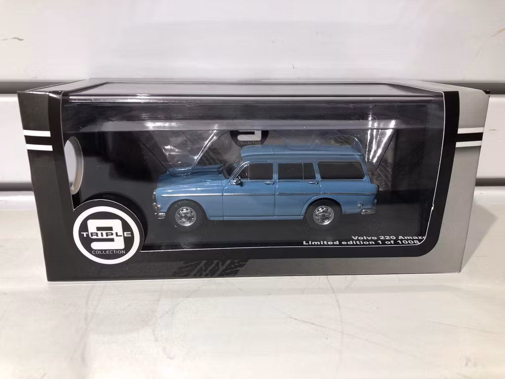 Skala 1/43 Exclusive: VOLVO 220 AMAZON 66' TRIPLE 9 Lim Edition, 1 of 1008 pcs