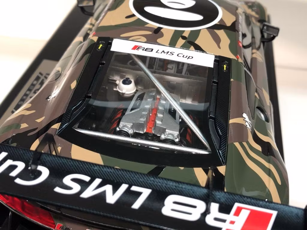 Skala 1/18 - Sanslöst fin  AUDI R8 LMS från TARMAC WORKS, Under halva priset!