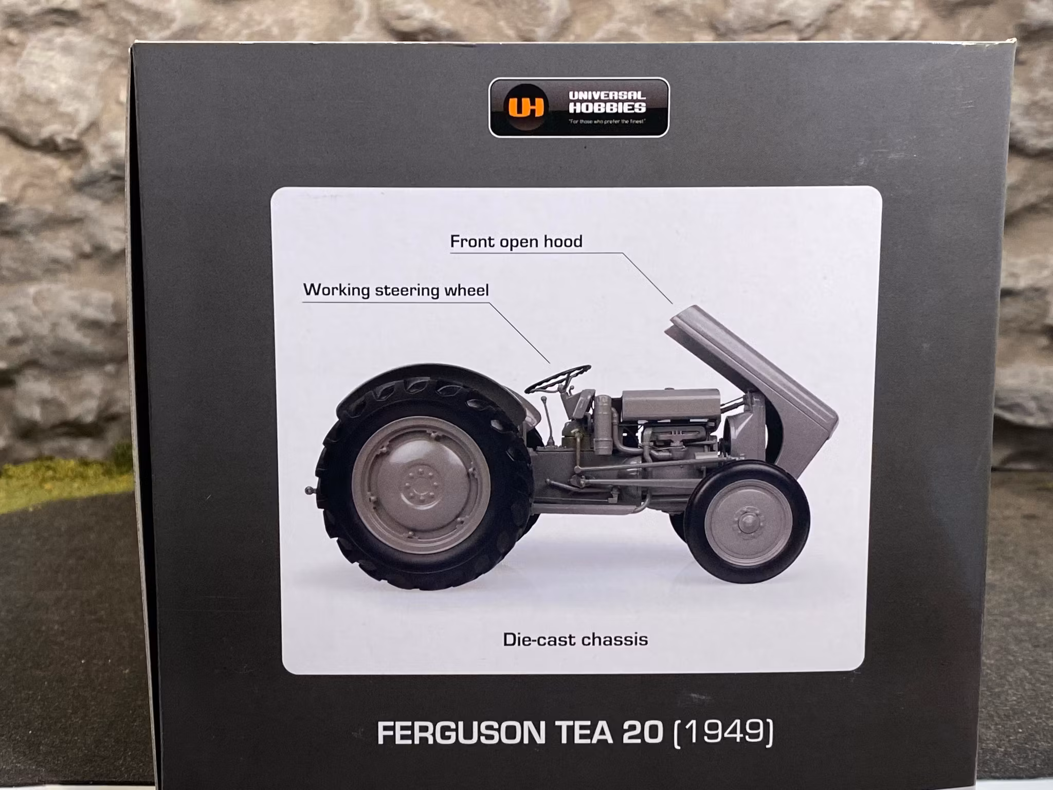 Skala 1/16 - Mycket fin "Grålle" Ferguson TEA 20 1949' från Universal Hobbies