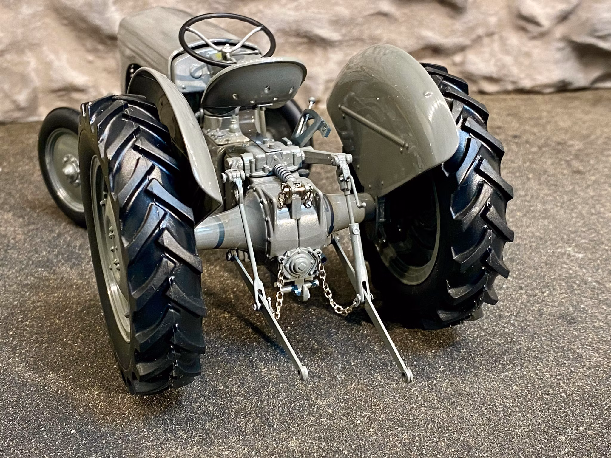 Skala 1/16 - Mycket fin "Grålle" Ferguson TEA 20 1949' från Universal Hobbies