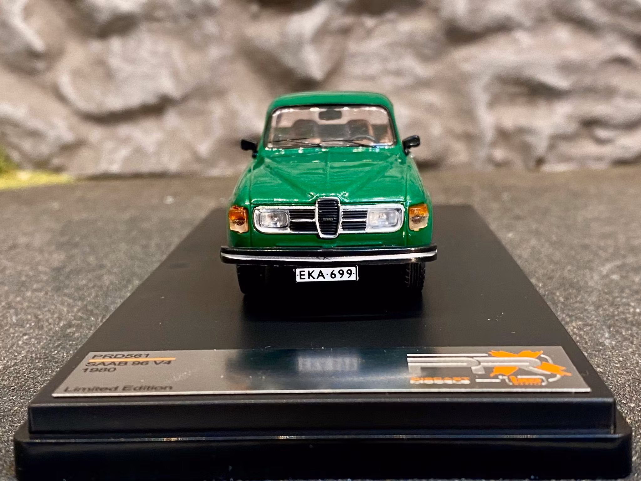 NYHET!!! Skala 1/43 Mycket fin SAAB 96 V4 80' fr PRX-models / IXO Models