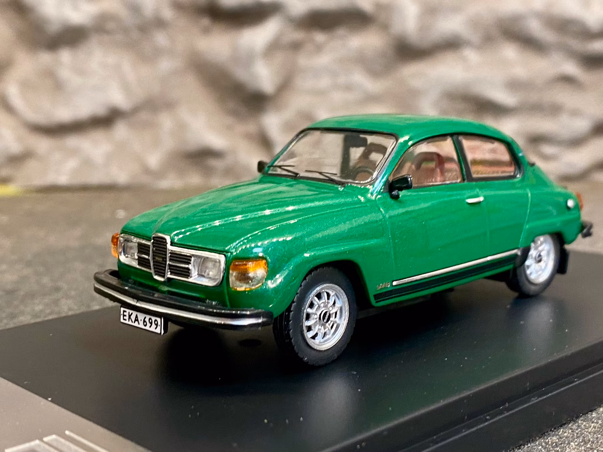 NYHET!!! Skala 1/43 Mycket fin SAAB 96 V4 80' fr PRX-models / IXO Models