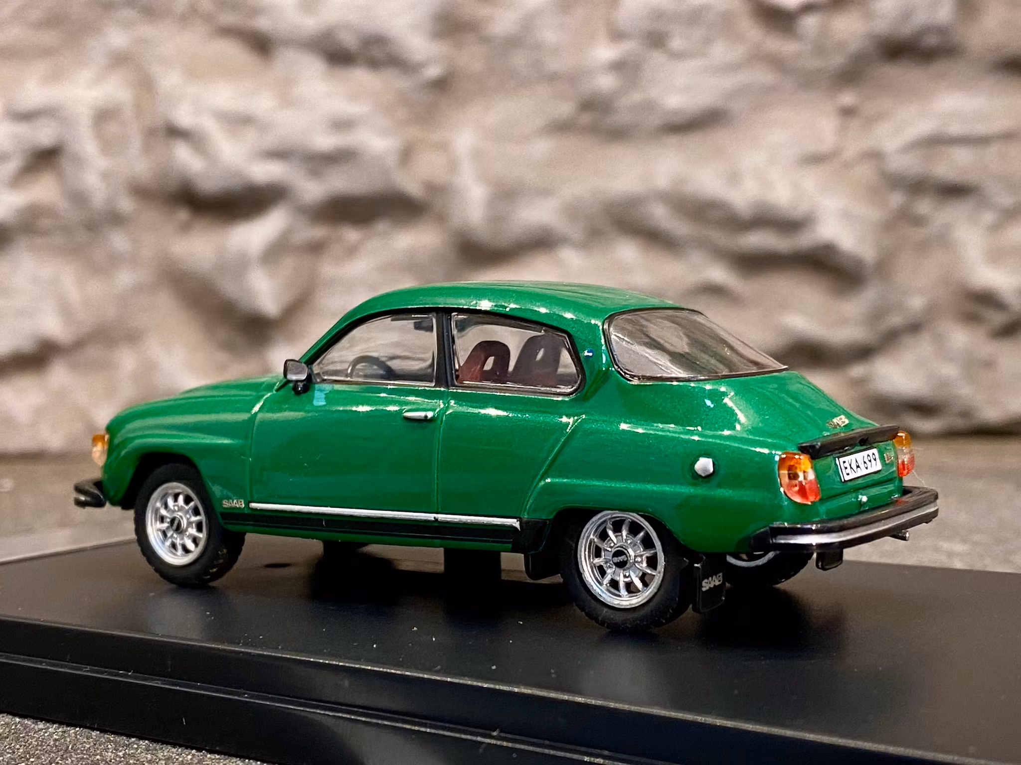 NYHET!!! Skala 1/43 Mycket fin SAAB 96 V4 80' fr PRX-models / IXO Models