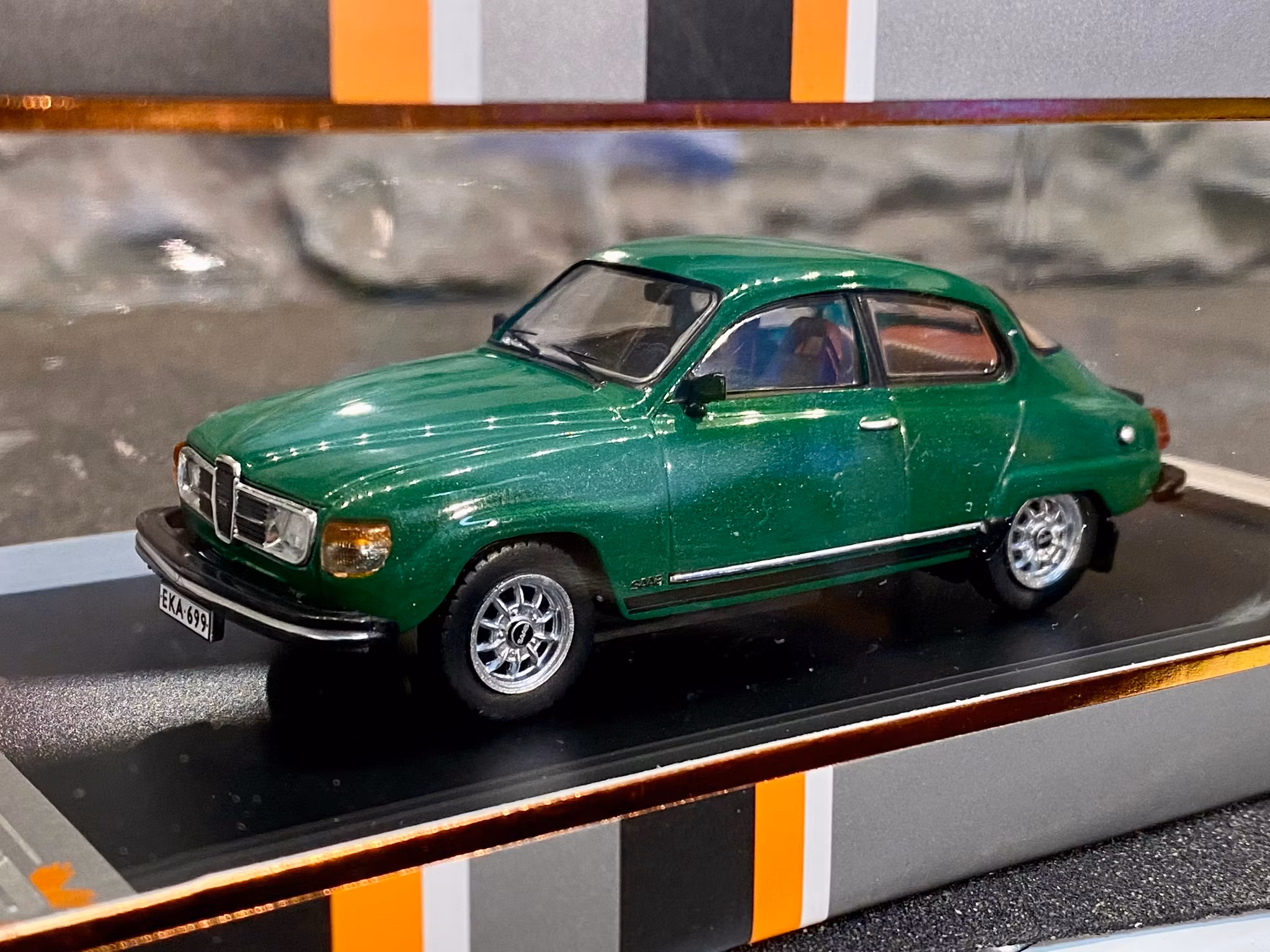 NYHET!!! Skala 1/43 Mycket fin SAAB 96 V4 80' fr PRX-models / IXO Models