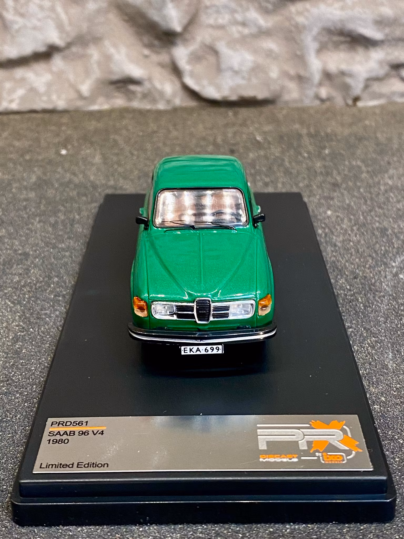 NYHET!!! Skala 1/43 Mycket fin SAAB 96 V4 80' fr PRX-models / IXO Models