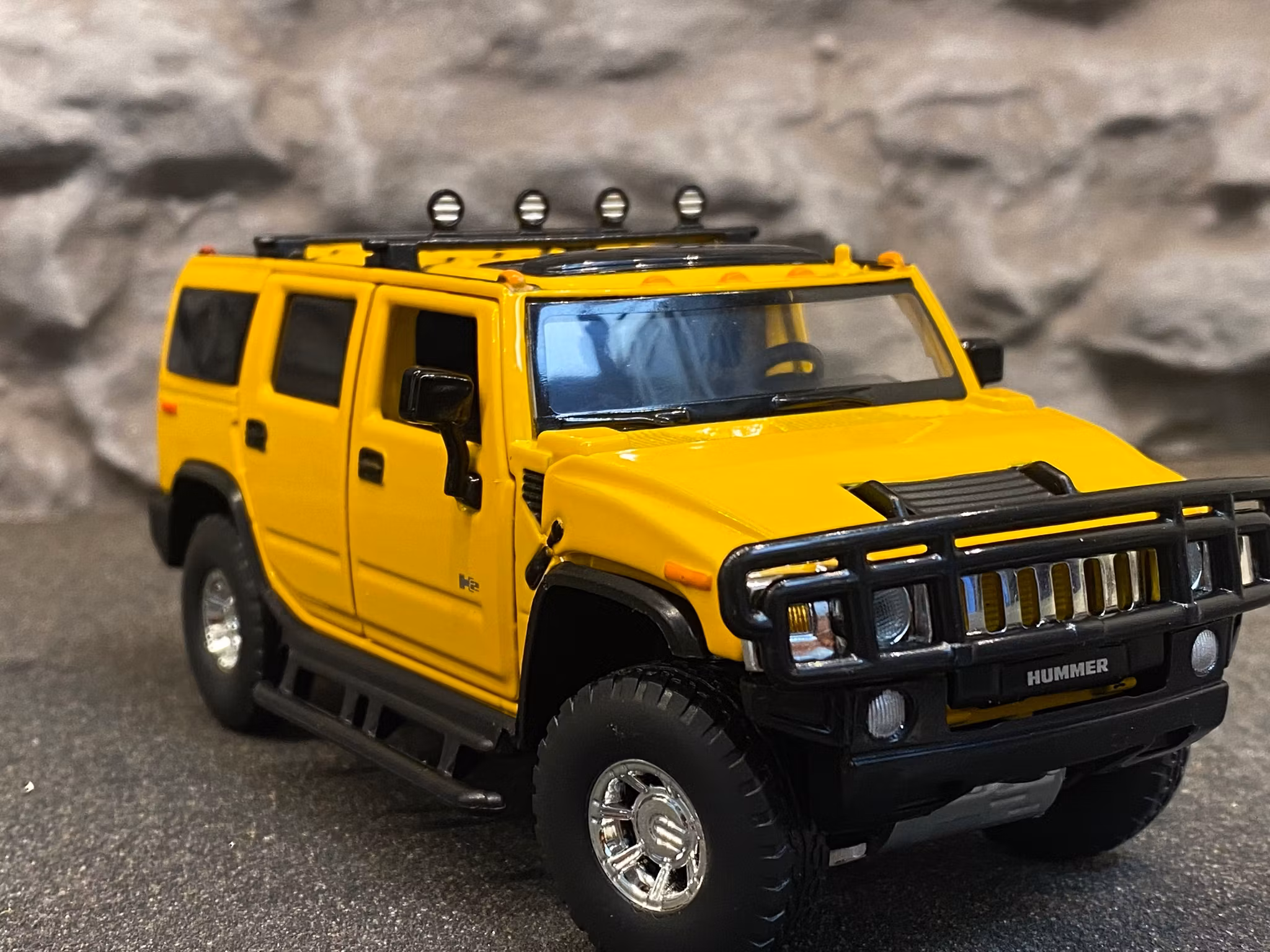Skala 1/32 HUMMER H2, Gul,  från Tayumo