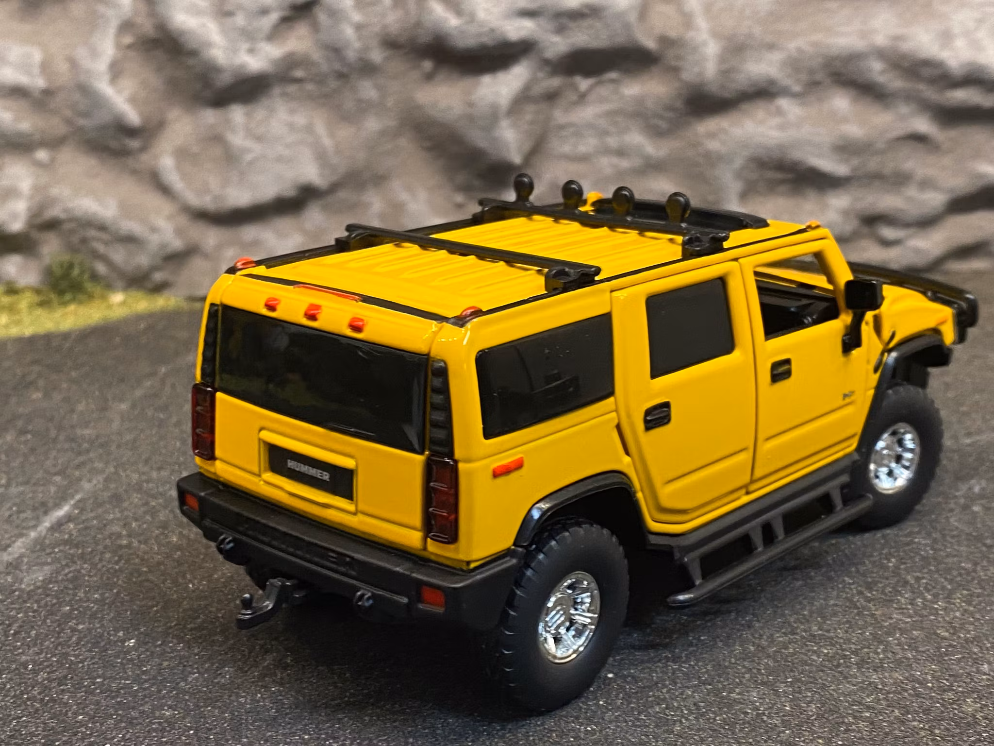 Skala 1/32 HUMMER H2, Gul,  från Tayumo
