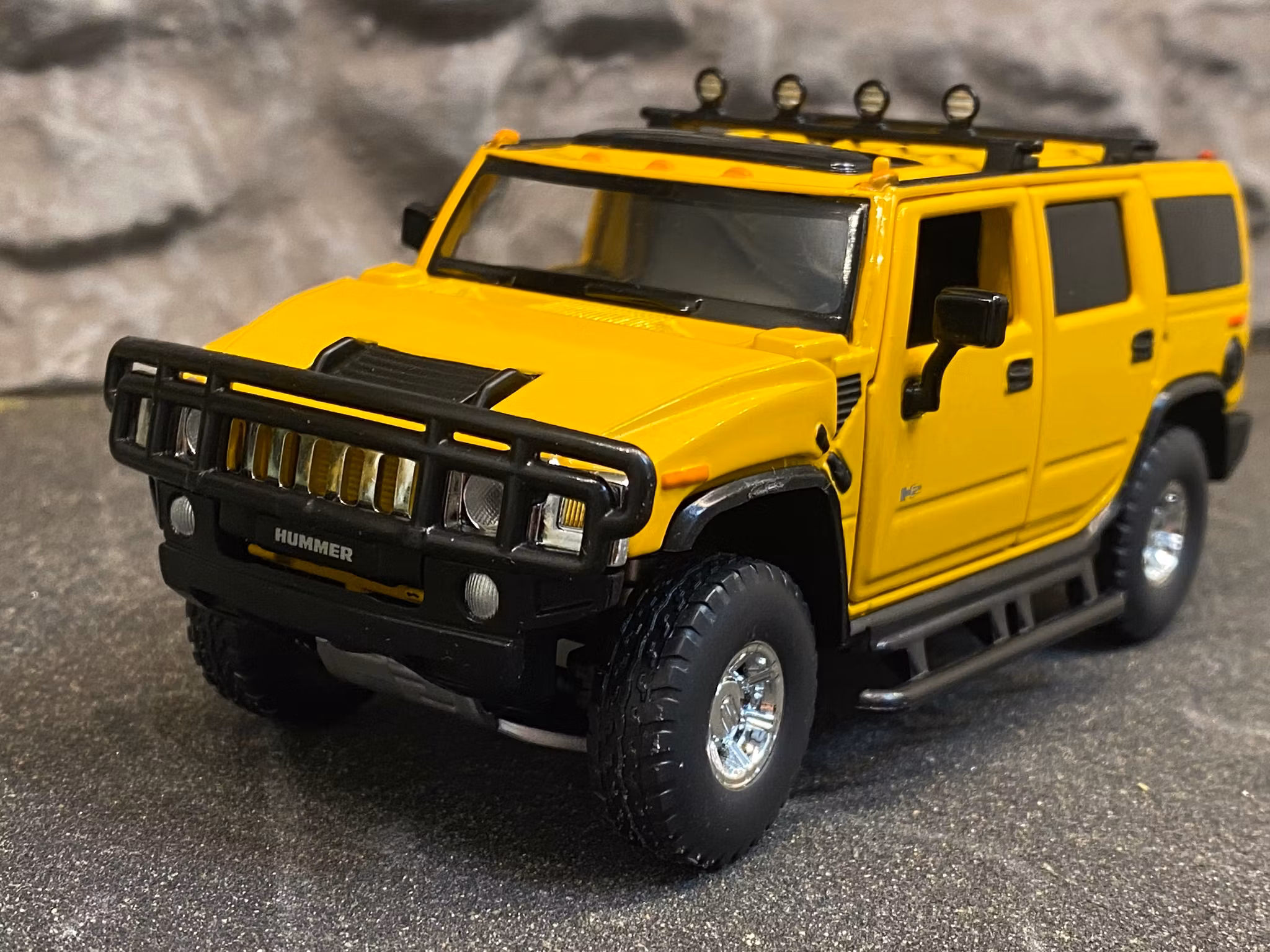 Skala 1/32 HUMMER H2, Gul,  från Tayumo