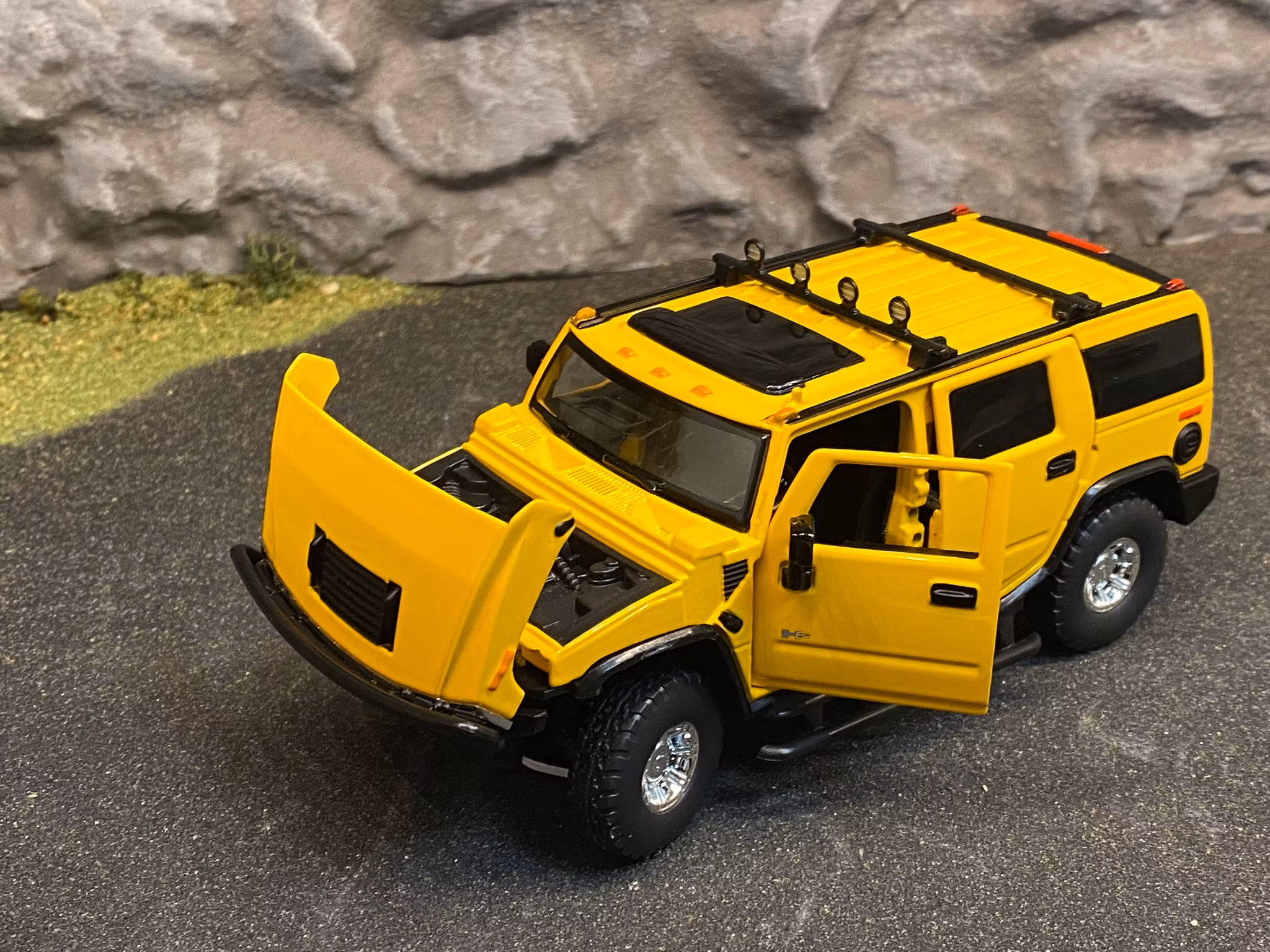 Skala 1/32 HUMMER H2, Gul,  från Tayumo