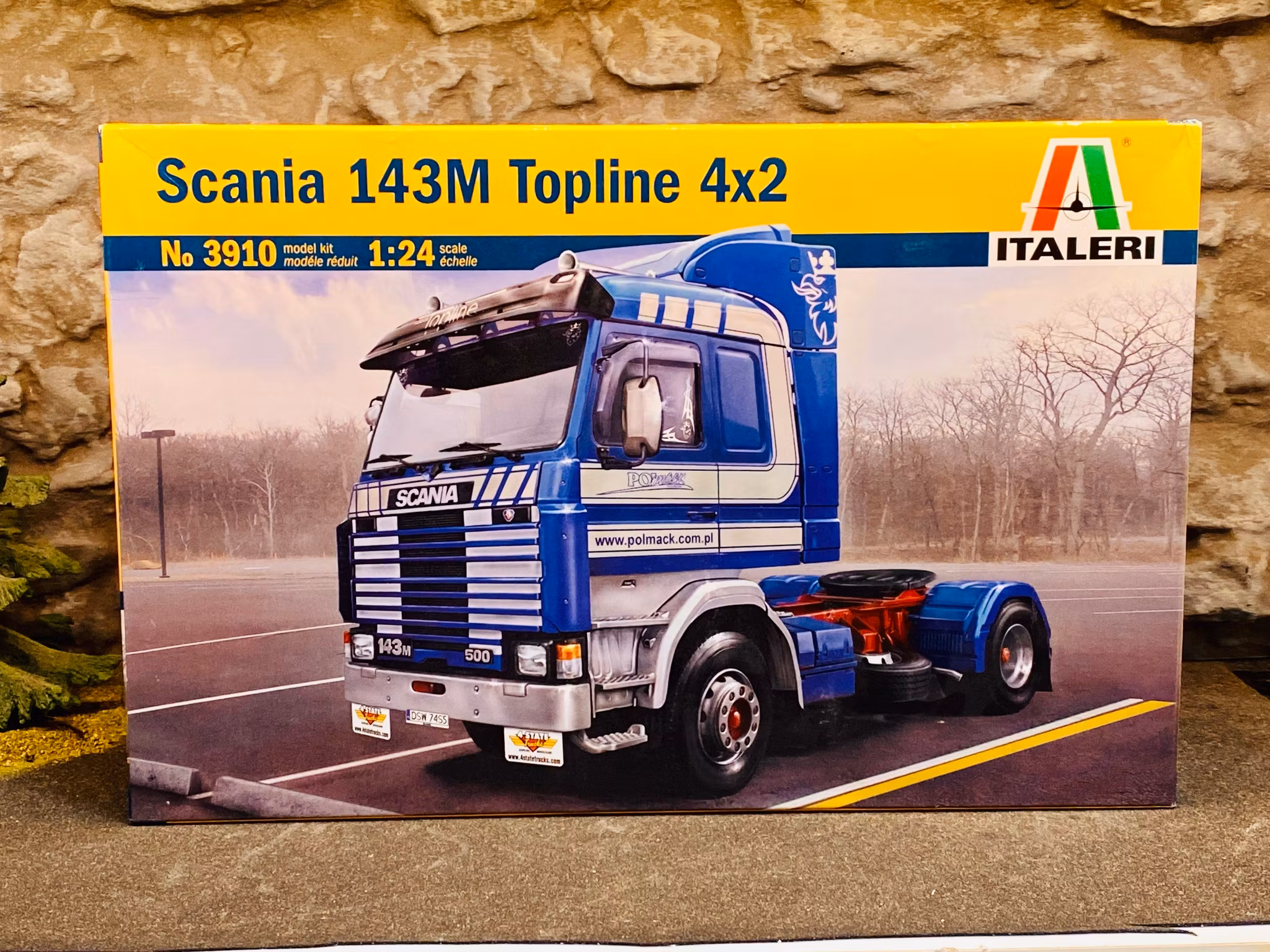 Skala 1/24 Byggmodell: Scania 143M Topline 4x2 från Italeri