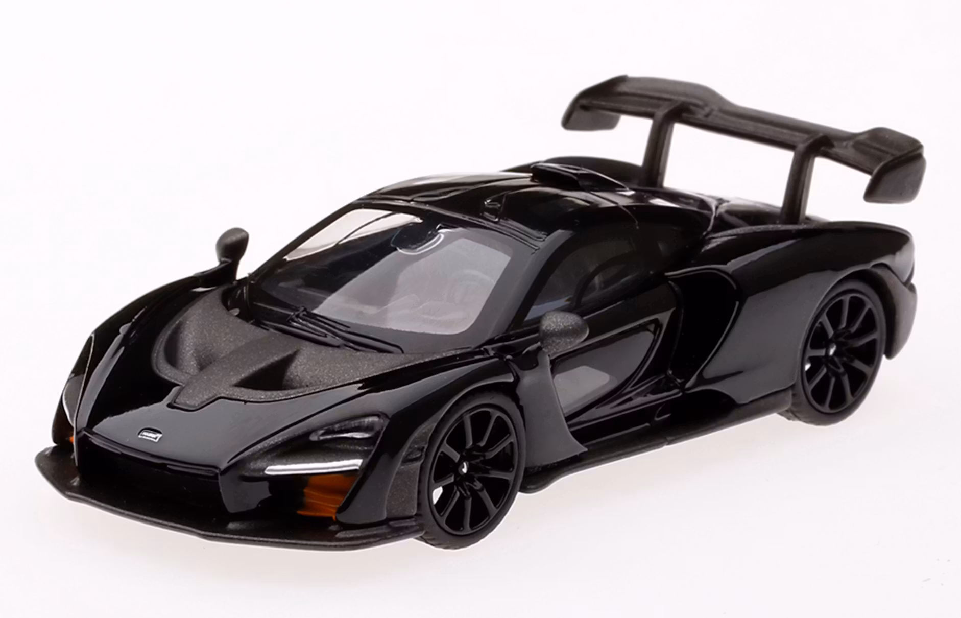 Skala 1/64 McLaren Senna, Onyx Black fr MINI GT