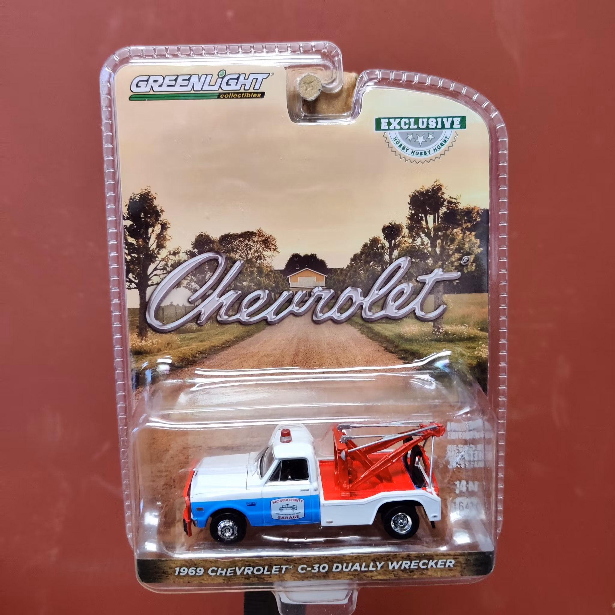 Skala 1/64 Chevrolet C-30 Dually Wrecker "Hazzard County Garage" 69' fr GreenLight Exclusive