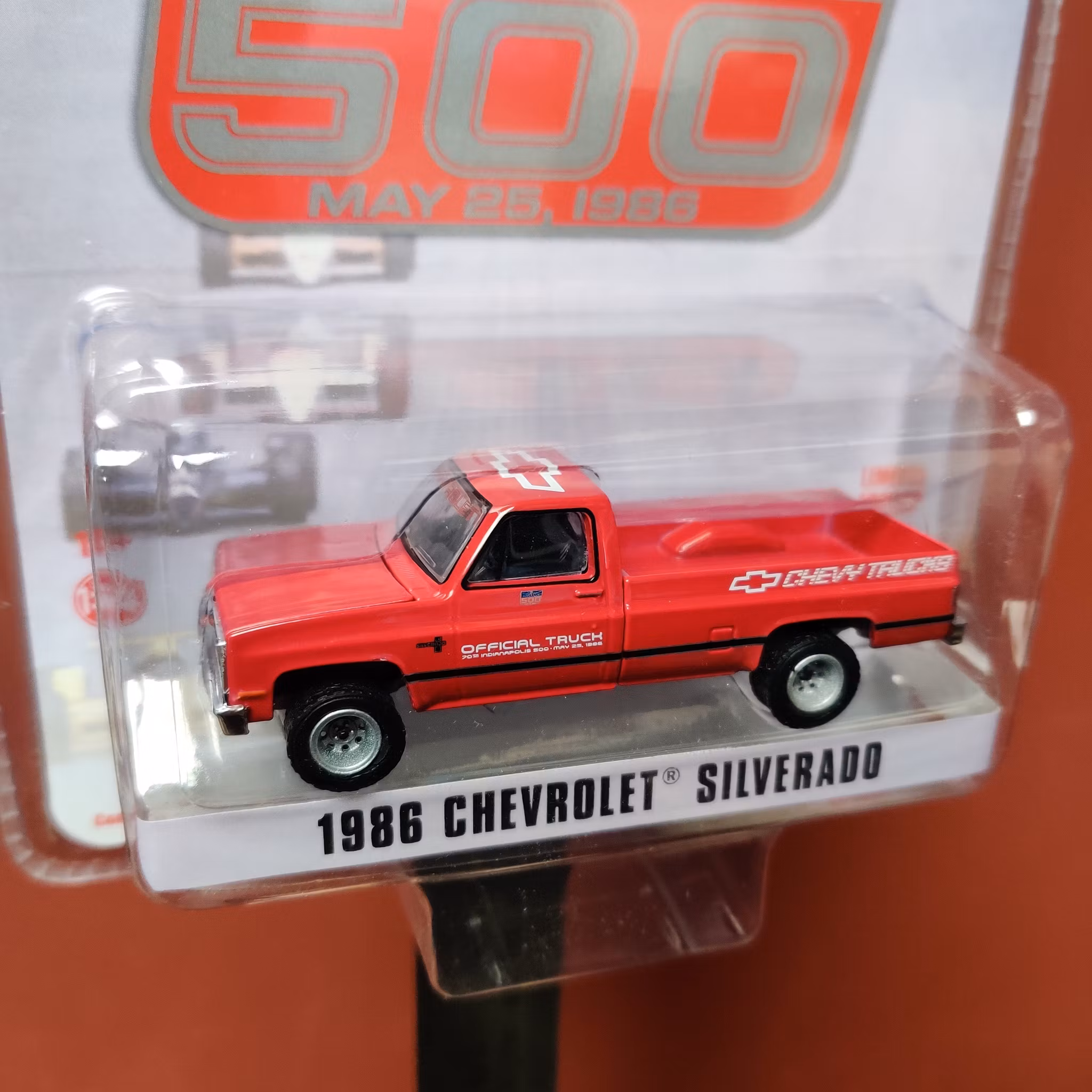 Skala 1/64 Chevrolet Silverado 86' "Indianapolis 500" från Greenlight Exclusive