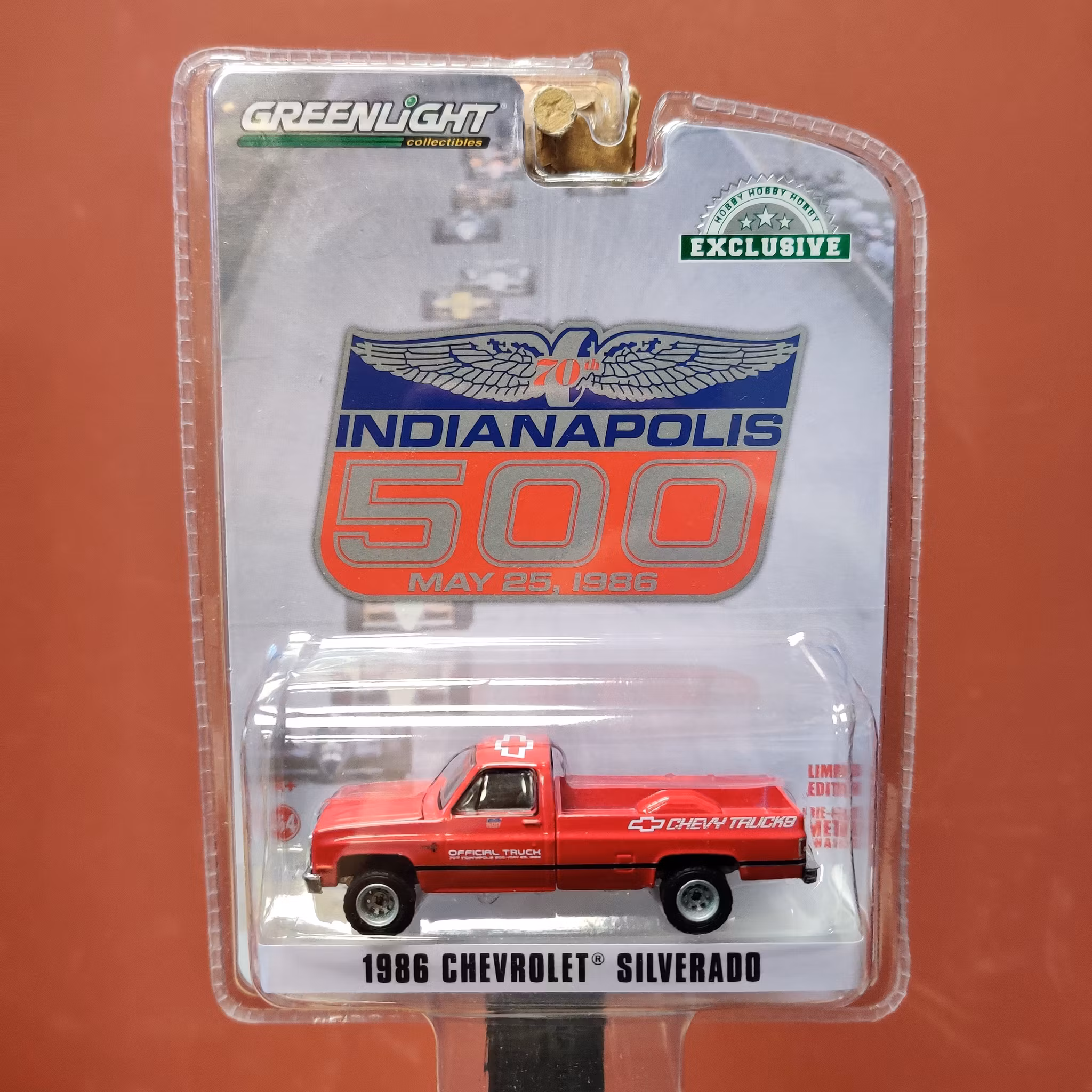 Skala 1/64 Chevrolet Silverado 86' "Indianapolis 500" från Greenlight Exclusive
