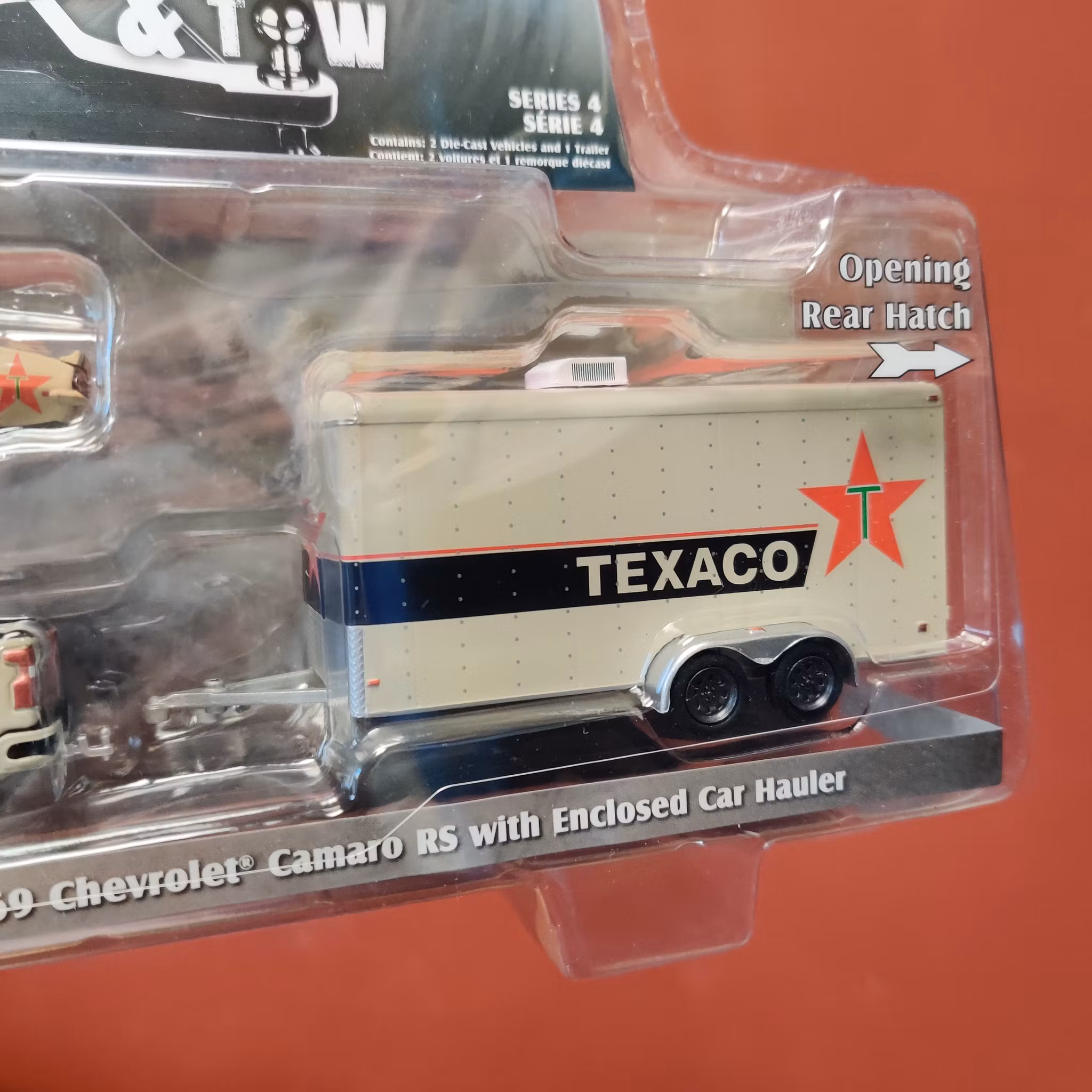 Skala 1/64 - Chevrolet Silverado 21' & Camaro 69'' + trailer fr GreenLight Hitch & Tow