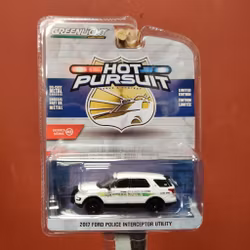 Skala 1/64 Ford Police Interceptor Utility 2017 "Hot Pursuit" från Greenlight