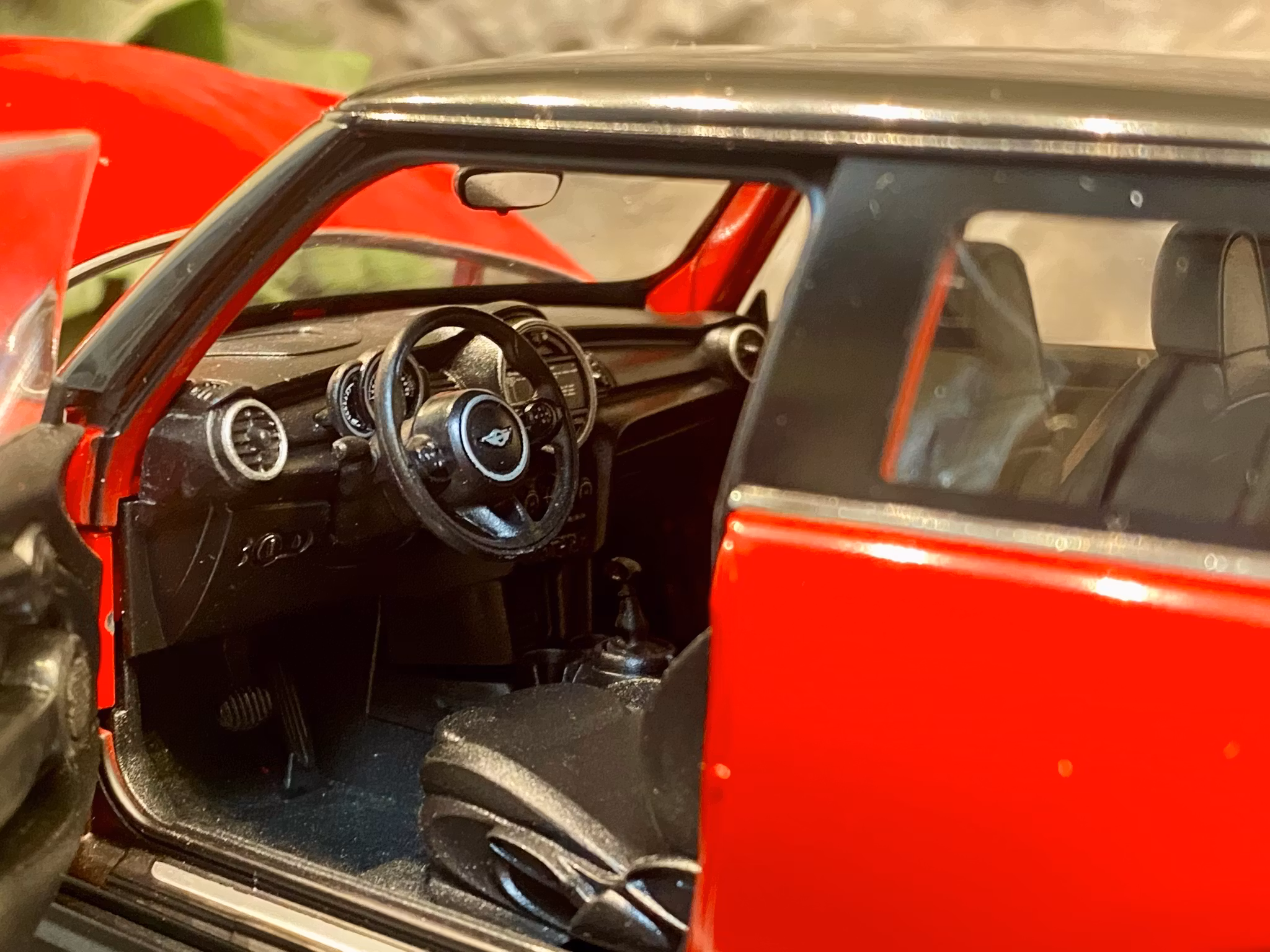 Skala 1/18 New Mini Hatch, Röd m Svart tak från Nex-models/Welly