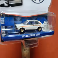 Skala 1/64 Volkswagen Rabbit Polo, 75' Club V-DUB från Greenlight