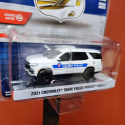 Skala 1/64 Chevrolet Tahoe Police Pursuit Vehicle 21' "Hot Pursuit" från Greenlight