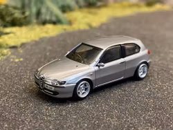 Skala 1/87 - Alfa Romeo 147, Silver från Ricko Ricko