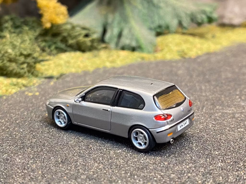 Skala 1/87 - Alfa Romeo 147, Silver från Ricko Ricko
