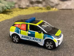 Skala 1/64 BMW i3 Scottish Ambulance Service fr Tiny Toys