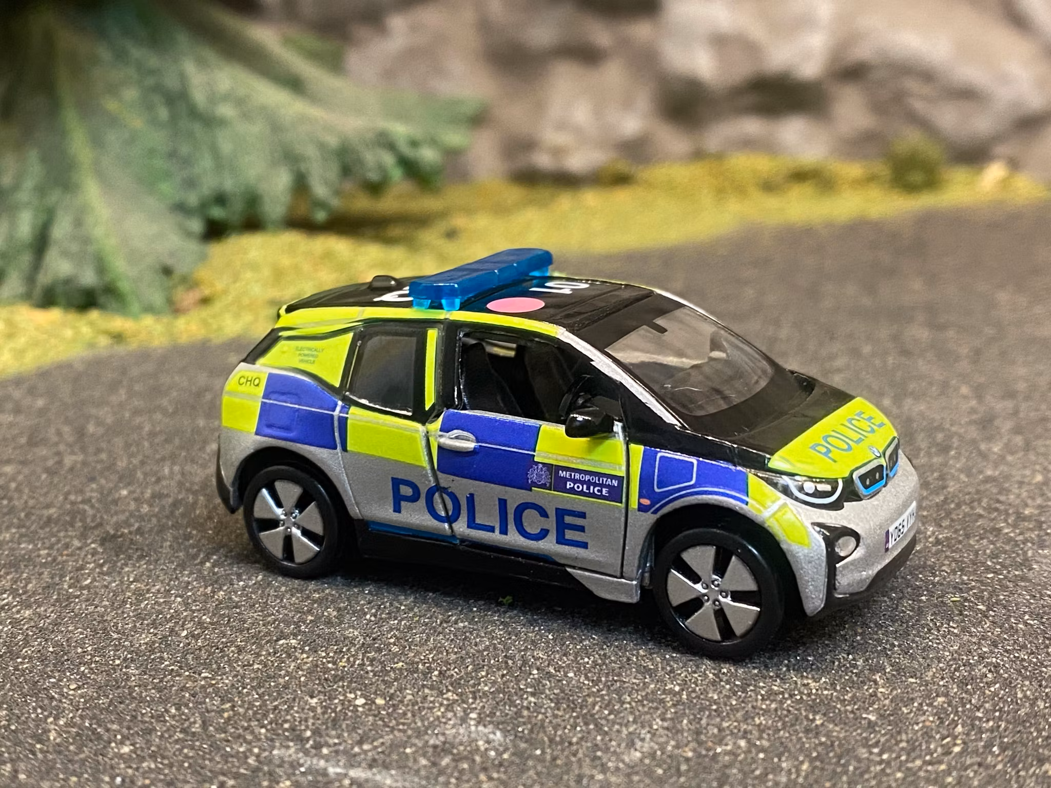 Skala 1/64 BMW i3 UK London Police Patrol Car fr Tiny Toys