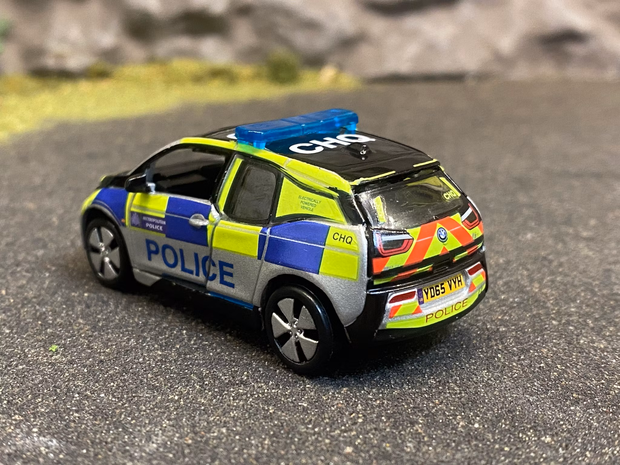 Skala 1/64 BMW i3 UK London Police Patrol Car fr Tiny Toys