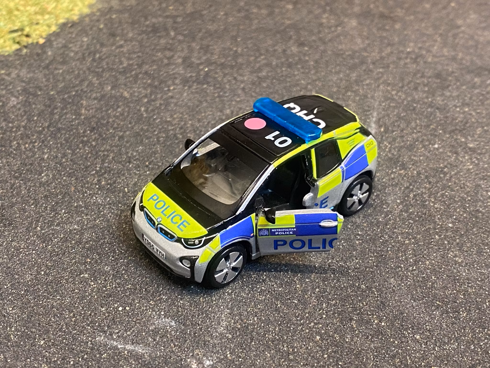 Skala 1/64 BMW i3 UK London Police Patrol Car fr Tiny Toys