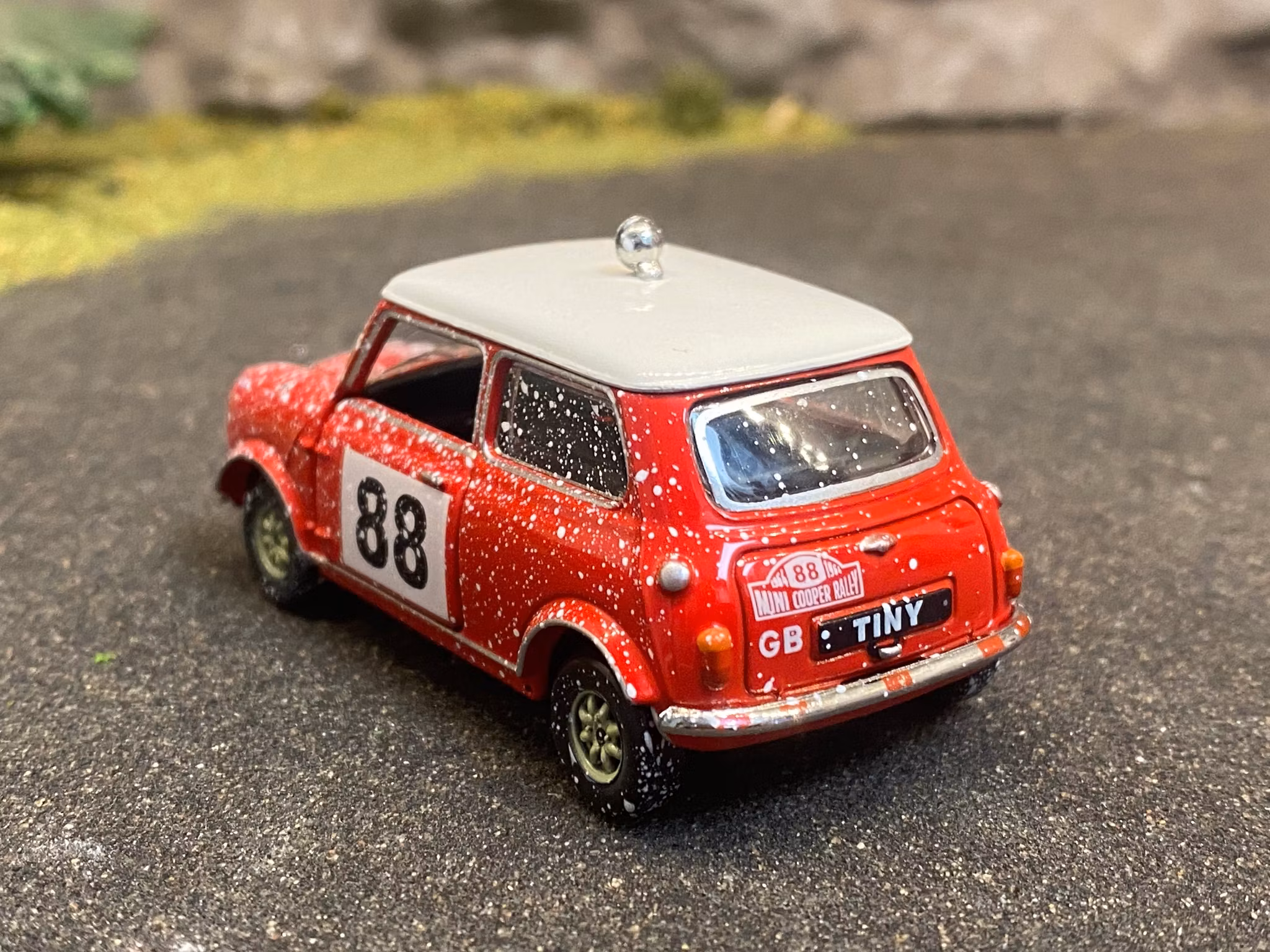 Skala 1/64 - Morris Mini Rally Mk1 Rally #88 - Classic Racing - Vinter-vädrad fr Tiny