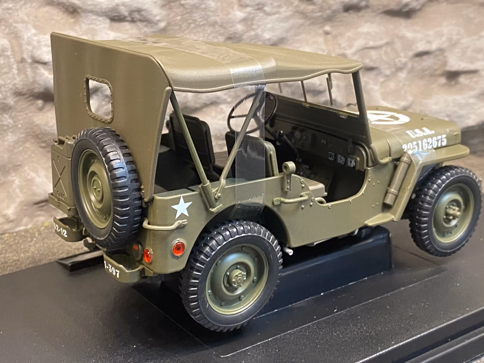 Skala 1/18 JEEP 1941 Willys MB från Welly