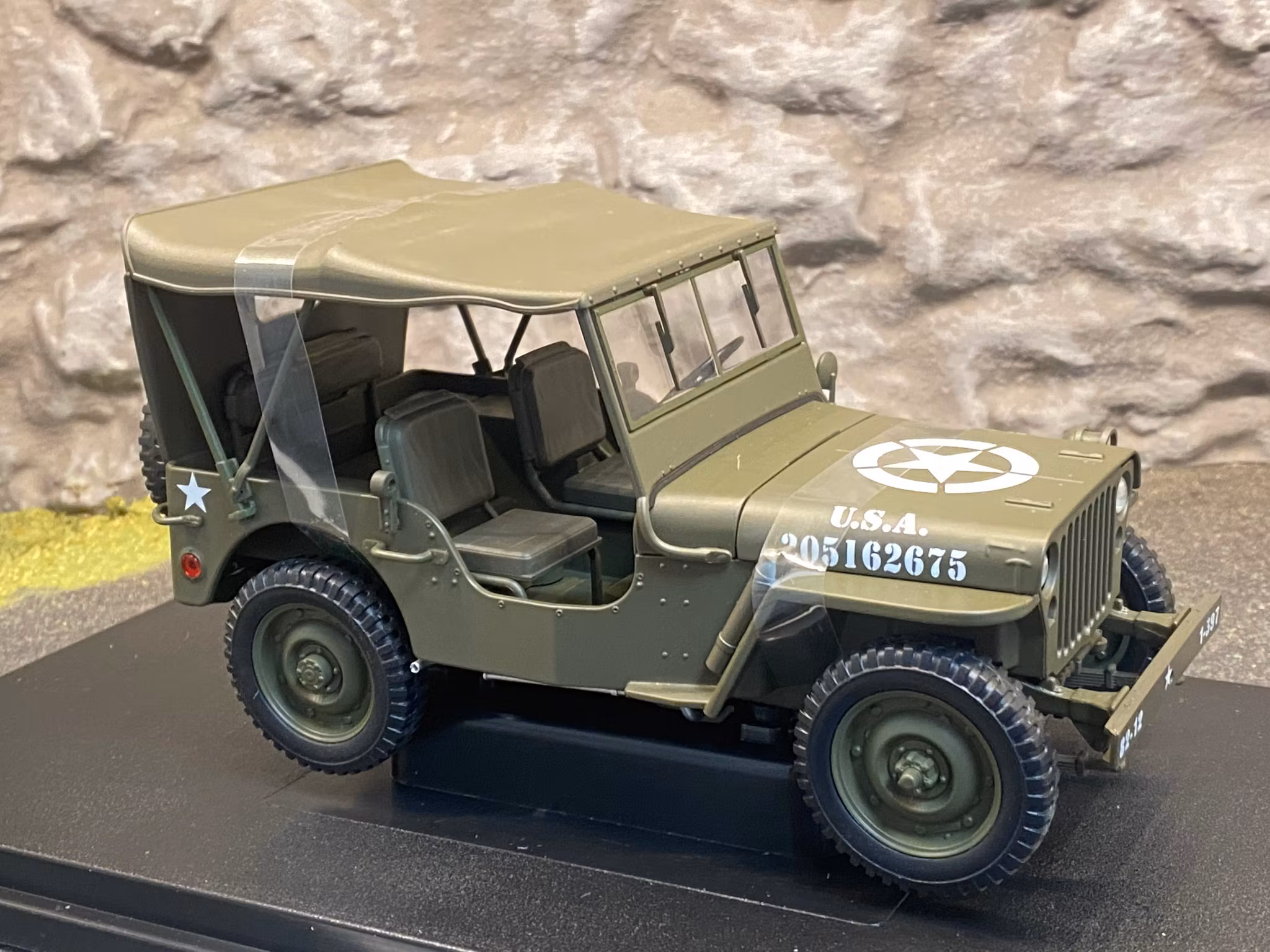 Skala 1/18 JEEP 1941 Willys MB från Welly