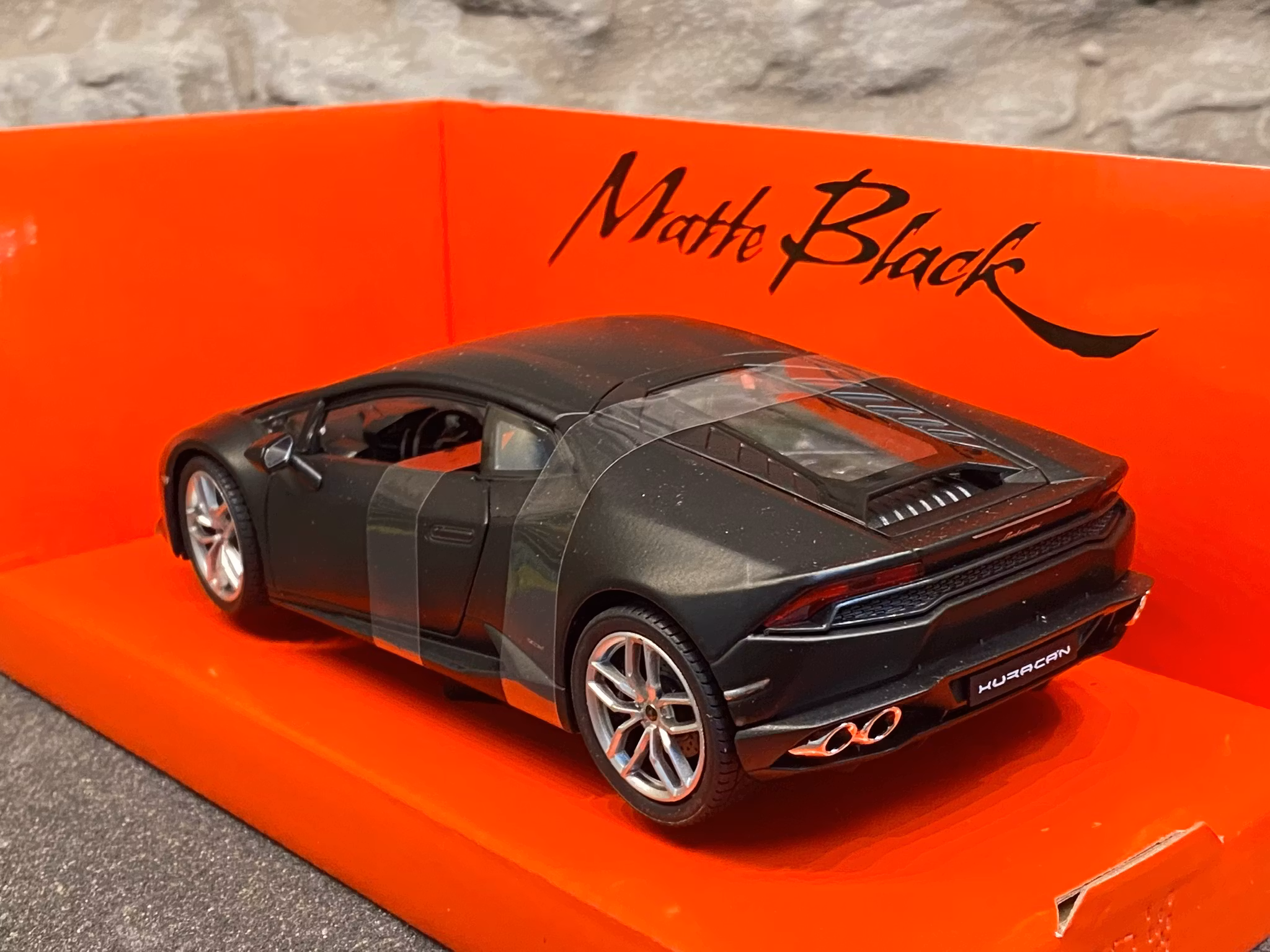Skala 1/24: LAMBORGHINI HURACÁN COUPÉ "Matte Black" fr Welly Nex Models