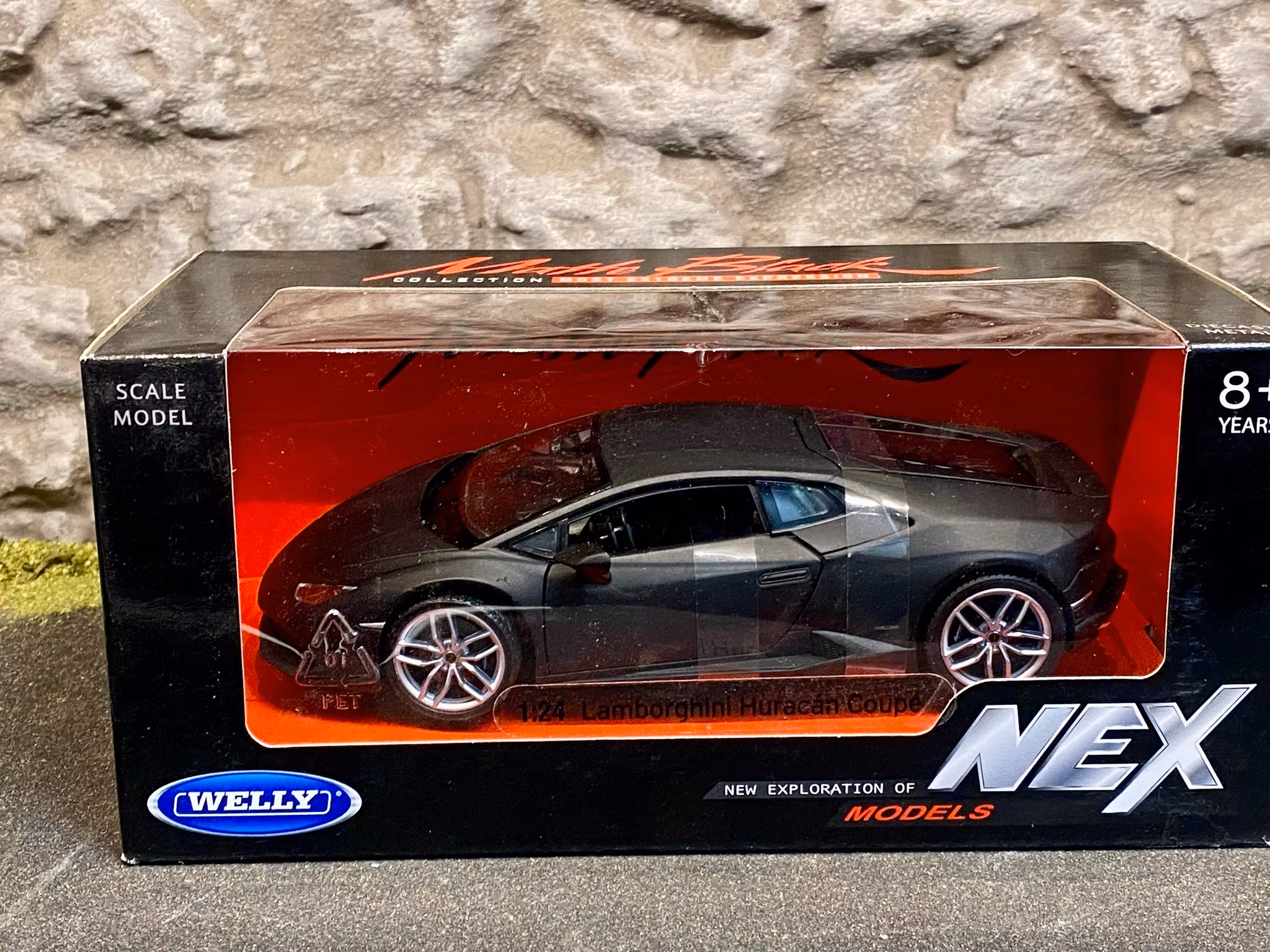 Skala 1/24: LAMBORGHINI HURACÁN COUPÉ "Matte Black" fr Welly Nex Models