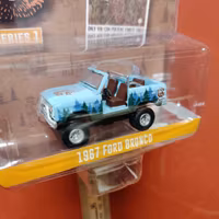 Skala 1/64 - Ford Bronco 67' "Smokey Bear" Ser.1 från GreenLight