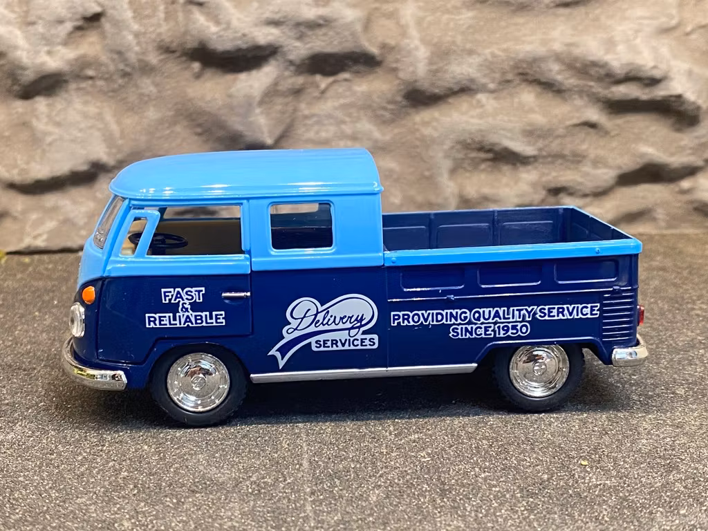 Skala 1/34 Volkswagen Transporter T1, Doublecab, Ljusblå/Mörkblå från Kinsmart