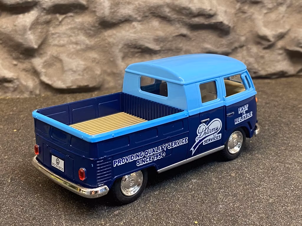 Skala 1/34 Volkswagen Transporter T1, Doublecab, Ljusblå/Mörkblå från Kinsmart